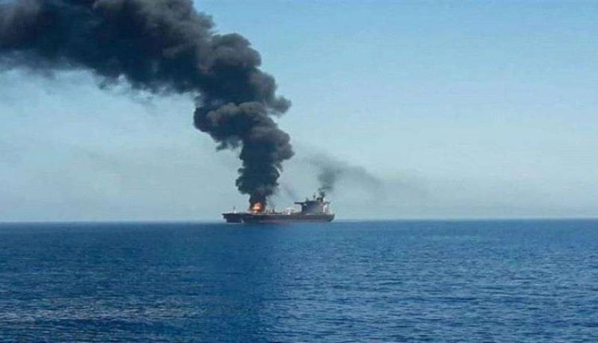 تعرض سفينة لهجوم صاروخي في البحر الأحمر