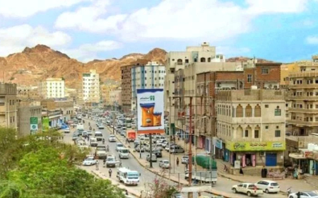 أب يرمي طفله الرضيع من الدور الرابع في المكلا.. والسبب في تفاصيل الخبر