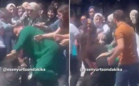 شاهد: مشاجرة عنيفة بين فتيات.. لكمات وشد للشعر في الشارع العام .. ماالسبب