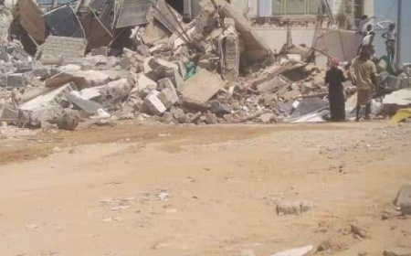 انهيار مبنى سكني في المهرة يخلف سقوط ضحاياه