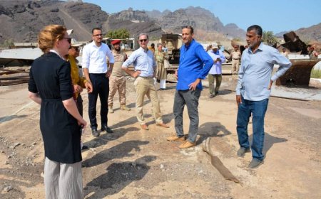 وفد هولندي يزور موقع مشروع إنشاء خزان مياه بمحطة البرزخ في عدن