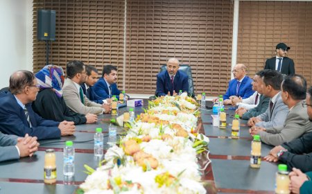  الزُبيدي يتفقد سير العمل في البنك المركزي ويجدد دعمه لقراراته الهادفة لحماية القطاع المصرفي