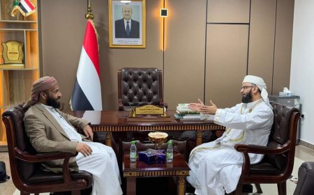 وزير الأوقاف والإرشاد يناقش مع رئيس مشيخة الإقراء في الوزارة عدداً من القضايا التي تخدم القرآن الكريم وترعى حملته