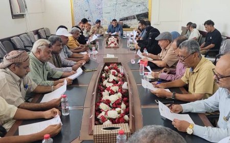 خلال ترأسه إجتماع المكتب التنفيذي للمديرية..     مدير عام المنصورة يناقش إستعدادات المكاتب الخدمية لإستقبال عيد الأضحى المبارك