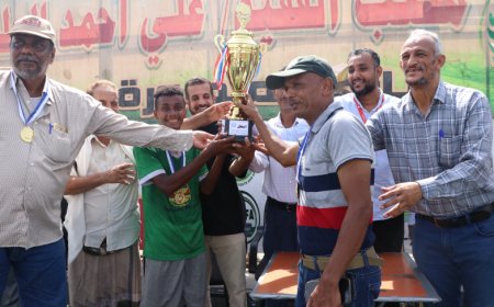 منتخب الشيخ عثمان يفوز  بالبطولة المدرسية لكرة القدم لمدارس التعليم الأساسي بعدن