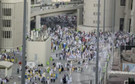 الحجاج يرمون الجمرات في ثاني أيام التشريق.. والمتعجلون يتّجهون للحرم لأداء طواف الوداع