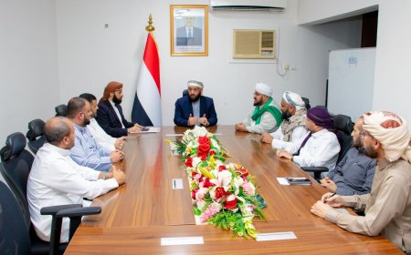 على هامش اختتام موسم الحج..   وزير الأوقاف يترأس اجتماعًا لقيادة الوزارة بمكتب شؤون حجاج اليمن 