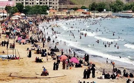 خفر السواحل تحذّر من السباحة في شواطئ البحر العربي خلال موسم الرياح