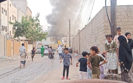 اشتعال النيران في مطعم في العاصمة عدن