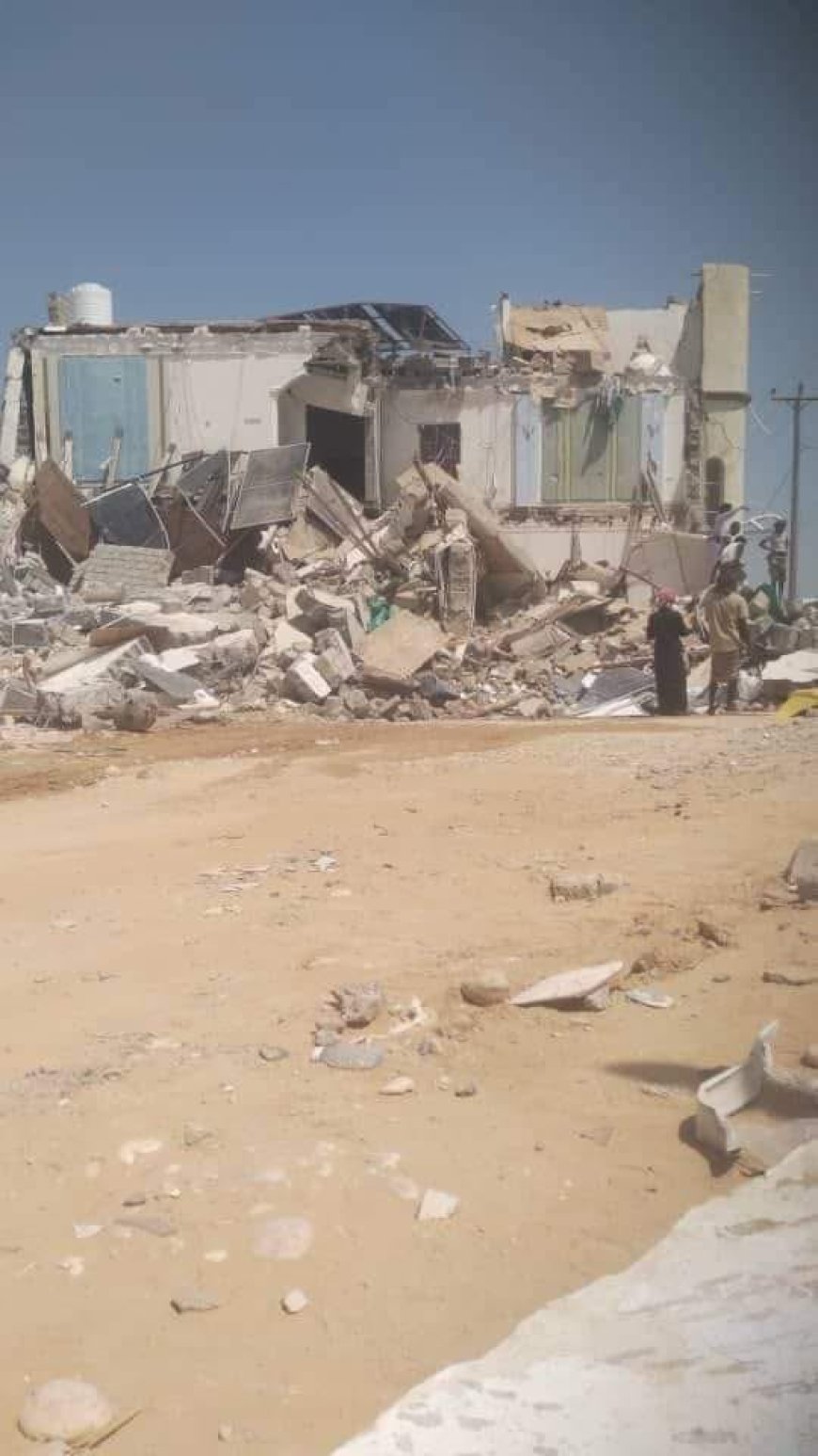 انهيار مبنى سكني في المهرة يخلف سقوط ضحاياه