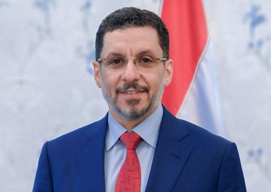 رئيس مجلس الوزراء يعود إلى العاصمة المؤقتة عدن