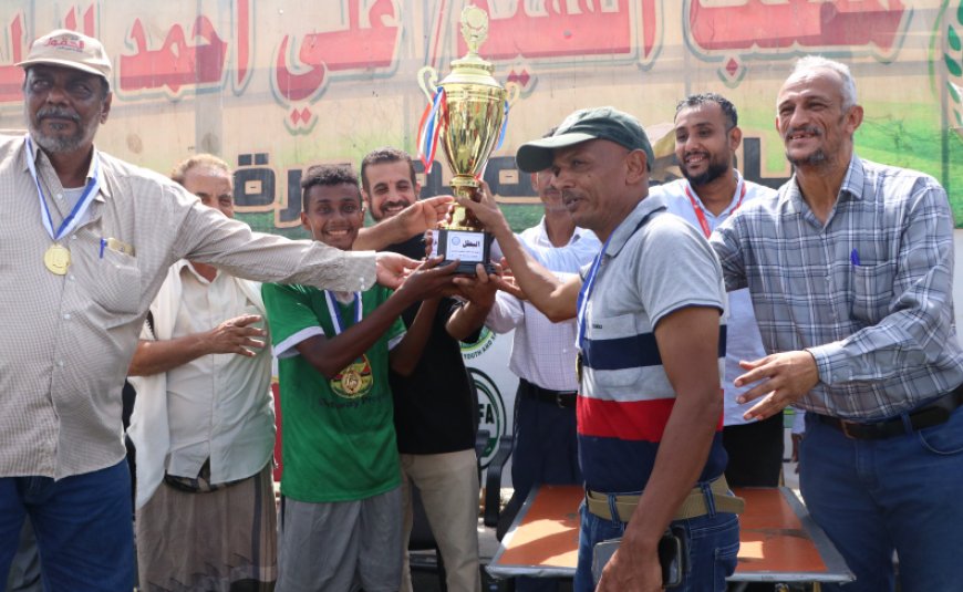 منتخب الشيخ عثمان يفوز  بالبطولة المدرسية لكرة القدم لمدارس التعليم الأساسي بعدن