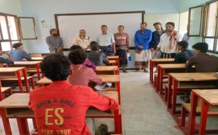المخيري والنوباني يتفقدان سير الامتحانات في ثانوية الشهيد بالليل علوي حطاط بيافع سرار