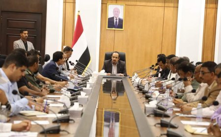 لقاءٌ تشاوري بالمكلا لمناقشة تبنّي أنظمة التحوّل الرقمي للقطاع الحكومي لتحسين الأداء وتعزيز الشفافية