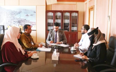 وكيل محافظة عدن يطلع على المشاريع التنموية لمؤسسة يماني ،ويؤكد دعم السلطة المحلية لمبادراتها الإنسانية