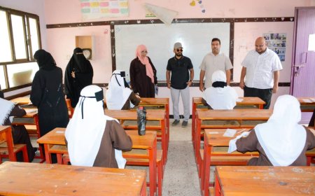 عدن...مدير عام صيرة يتفقد اختبارات الثانوية العامة