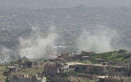 الحوثيون يقصفون أحياء سكنية غرب تعز