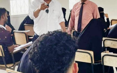 نائب رئيس جامعة لحج لشؤون الطلاب يدشن امتحانات الفصل الثاني بكلية صبر للعلوم والتربية