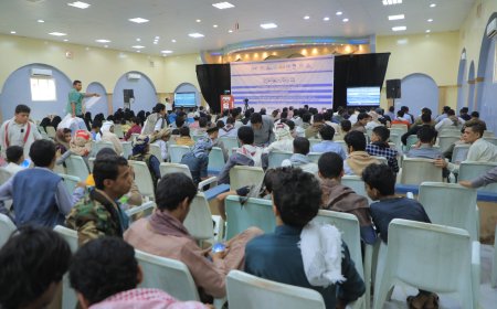 الوكيل مفتاح يكرم الخرجين من مشروع بناء الشبابي بمأرب