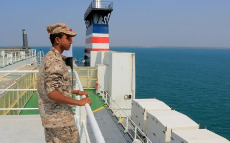 البحرية البريطاني تعلن عن حادث بحري جديد قبالة سواحل المخا