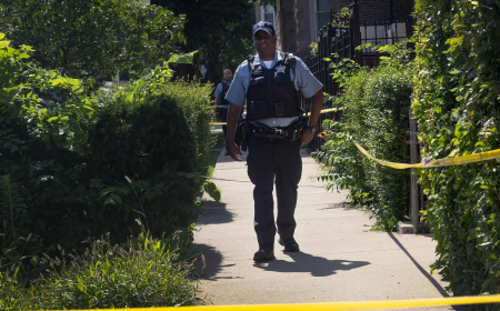 شاب يقطع رأس والديه !