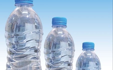 مع استمرار إضراب المصانع... انعدام مياه الشرب المعدنية من الأسواق في صنعاء