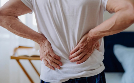 إحداها تناول السكر.. عادات يومية تسبب آلام الظهر