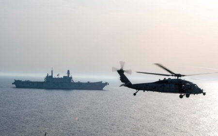 الجيش الأمريكي يعلن إعتراض زورق مسير وثلاث طائرات بالبحر الأحمر