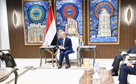 رئيس مجلس القيادة الرئاسي يستقبل سفير دولة الكويت