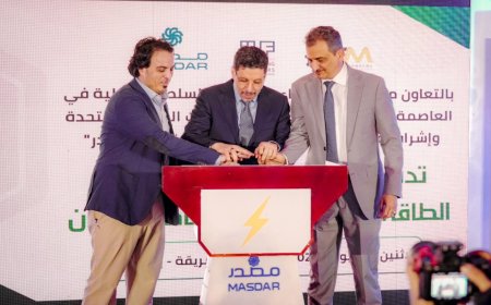 بقوة 120 ميجاوات.. عدن تشهد التدشين الكلي لمحطة الطاقة الشمسية وإشادات واسعة بجهود النائب المحرمي