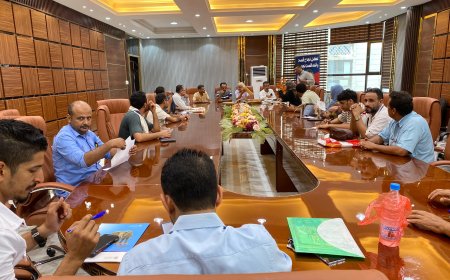 الزهري يترأس فتح مظاريف عدد من المشاريع بمديرية خور مكسر