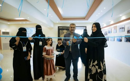 الوكيل باصريح يفتتح معرض الفن التشكيلي والتصوير الفوتوغرافي بقاعة حضرموت للمعارض