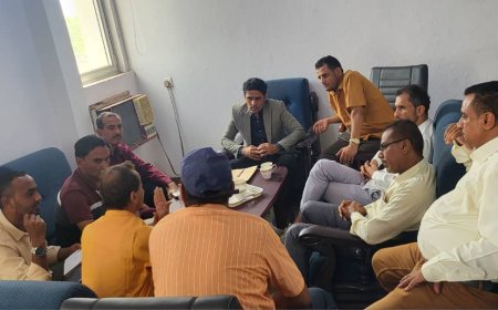 تنفيذا لتوجيهات المحافظ لملس..  مكتب النقل عدن يناقش خطة تنظيم حركة مركبات نقل الركاب بالعاصمة