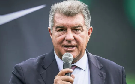 لابورتا يجيب على سؤال مشجع برشلونة: "سنحاول ضم هذا اللاعب"