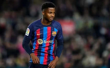 هل يرحل فاتي عن برشلونة بعد الإصابة المدمرة؟.. فليك يفاجئ الجميع