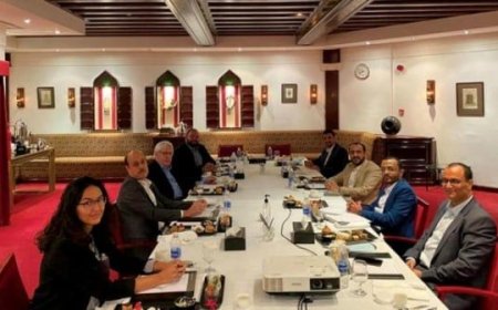 قيادي حوثي يتحدث عن اتفاق مع الحكومة لتشكيل لجنة لمناقشة المواضيع الاقتصادية