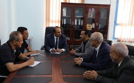 محافظ حضرموت يبحث تطوير الاستثمار في مجال التعدين والموارد المعدنية 