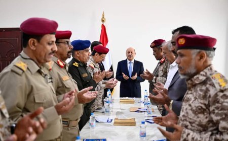 رئيس مجلس القيادة يجتمع بقيادة اللجنة الامنية في محافظة حضرموت