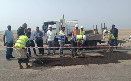 رئيس صندوق الطرق يدشن عملية استخدام الإسفلت البارد في معالجة الحفائر
