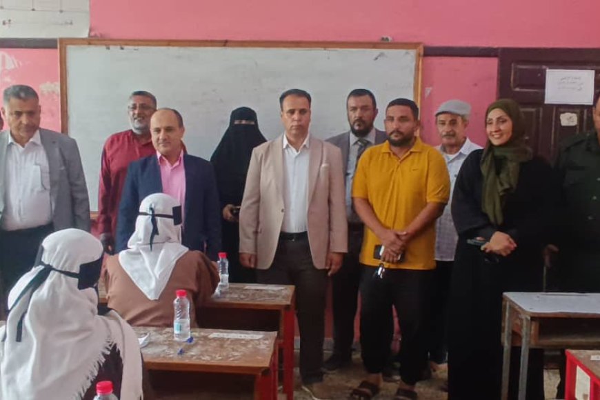 وكيل الوزارة الشوذبي ونائب محافظ محافظة عدن معاون يواصلان زيارتهما التفقدية إلى مراكز  اختبارات الثانوية العامة بقسميها العلمي والأدبي