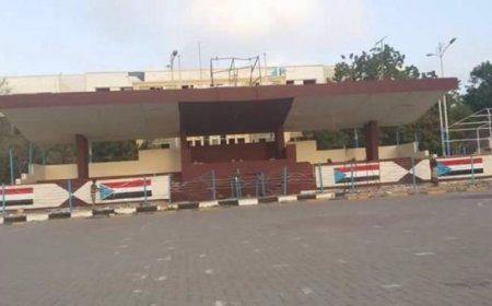 عدن.. تعزيزات امنية تغلق ساحة العروض بخورمكسر