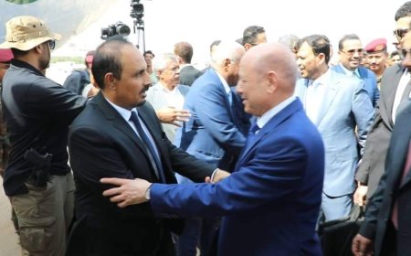 رئيس مجلس القيادة الرئاسي يختتم زيارته التفقدية لحضرموت