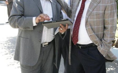 مقرب من الرئيس صالح ينشر صورة تعود ليوم صدور قرار العقوبات وماذا قال عن الرئيس هادي وقصة الـ60 مليار