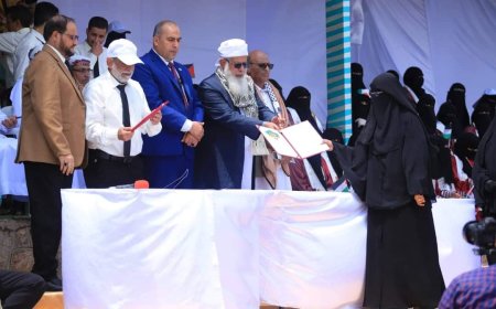 تعز.. وكيل قطاع التحفيظ يشهد احتفال جمعية معاذ العلمية بتخرج 721 حافظاً وحافظة