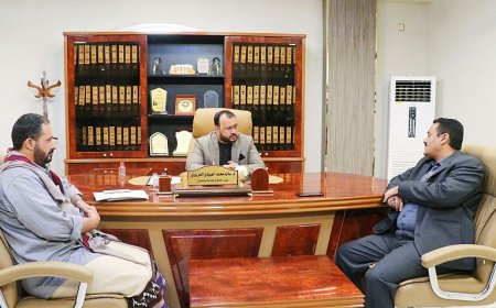 وزير الأشغال يناقش تأهيل كورنيش المحافظ بمديرية المنصورة في عدن