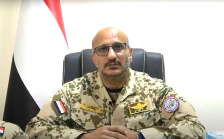بعد حادث مروري تعرض له.. طارق صالح يغادر الوطن لإجراء عملية جراحية