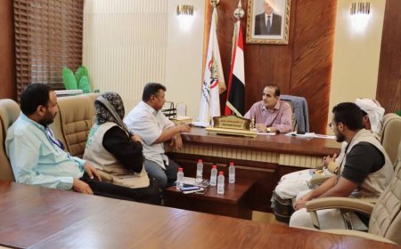 وزير الصحة يناقش مع جمعية الحكمة اليمانية مشاريعها القادمة