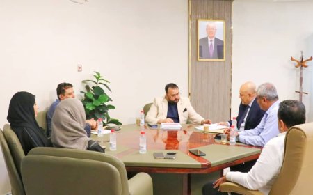 وزير الأشغال العامة يناقش مع محافظ تعز استكمال المشاريع التنموية