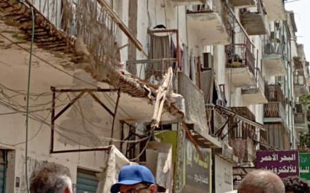 بناء على توجيهات المحافظ لملس.. الوكيل السقاف يتفقد مكان انهيار شرفات إحدى عمارات الشارع الرئيسي بالمعلا
