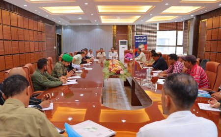 الزهري يترأس الاجتماع التنفيذي ويناقش تقريري الأشغال العامة والطرق والشؤون الاجتماعية في مديرية خورمكسر